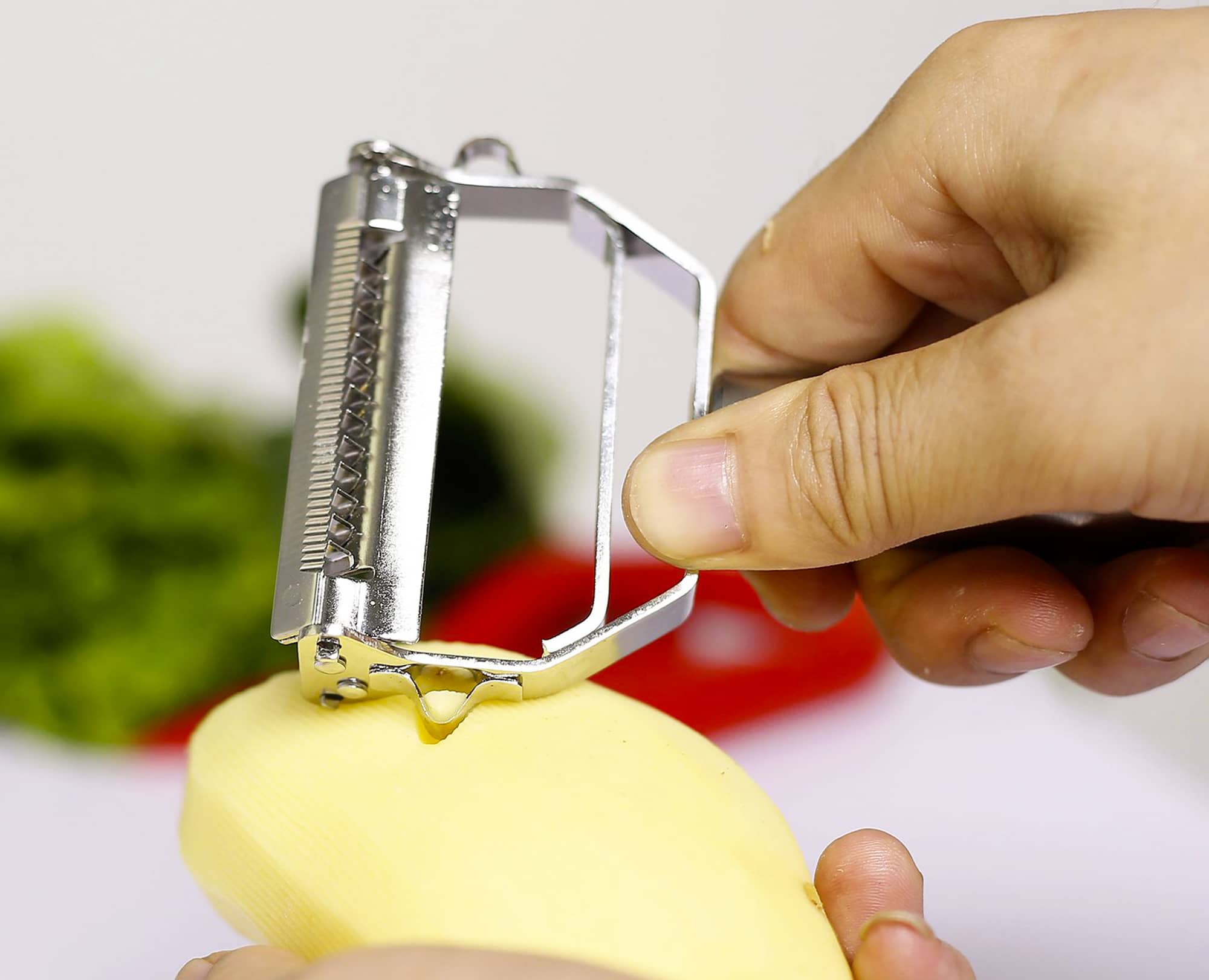 Using Benchusch double blade peeler to scoop out potato sprout eyes