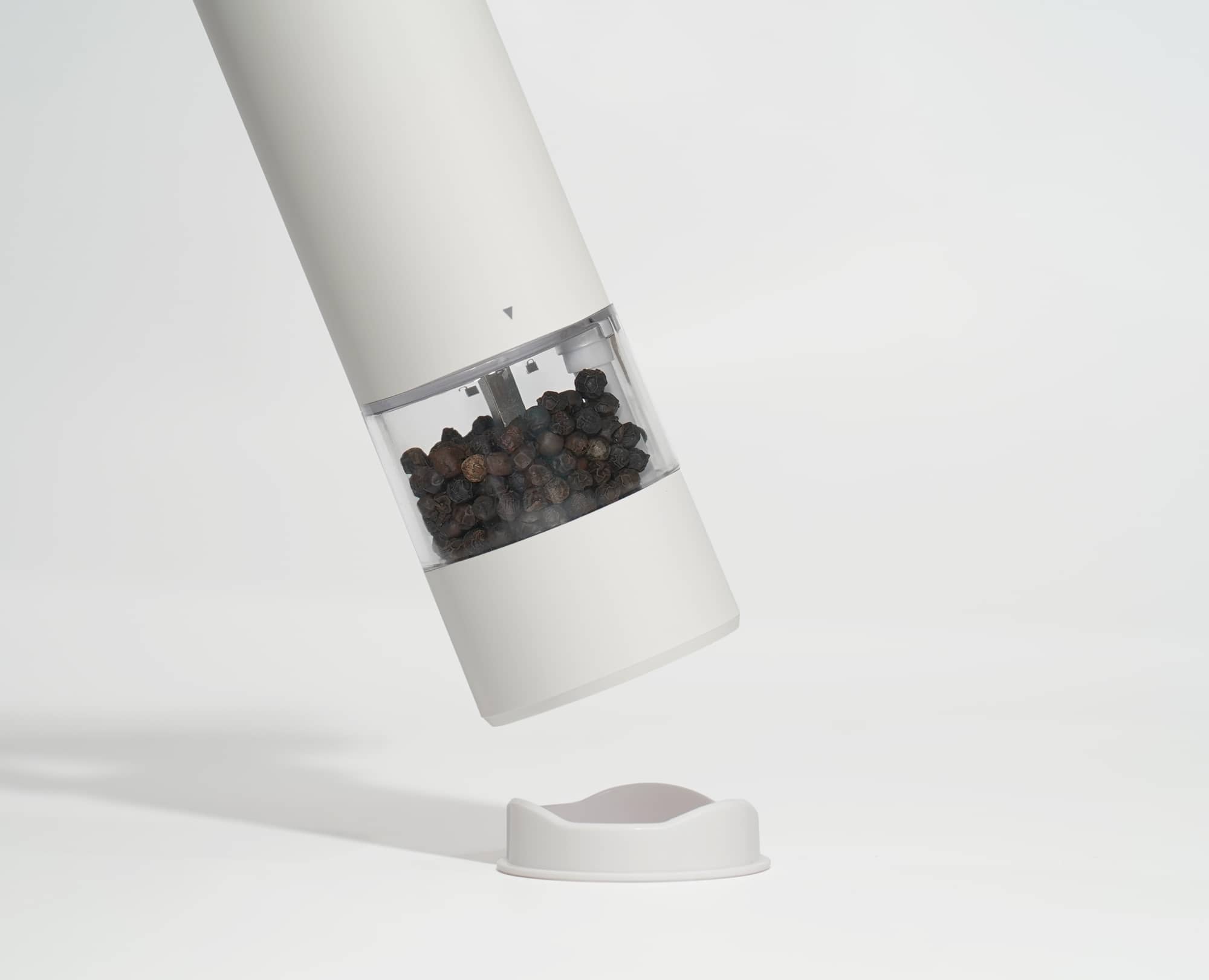 MI80071B-Benchusch_Electric_Pepper_Grinder-White-Main_Image_02_2000px