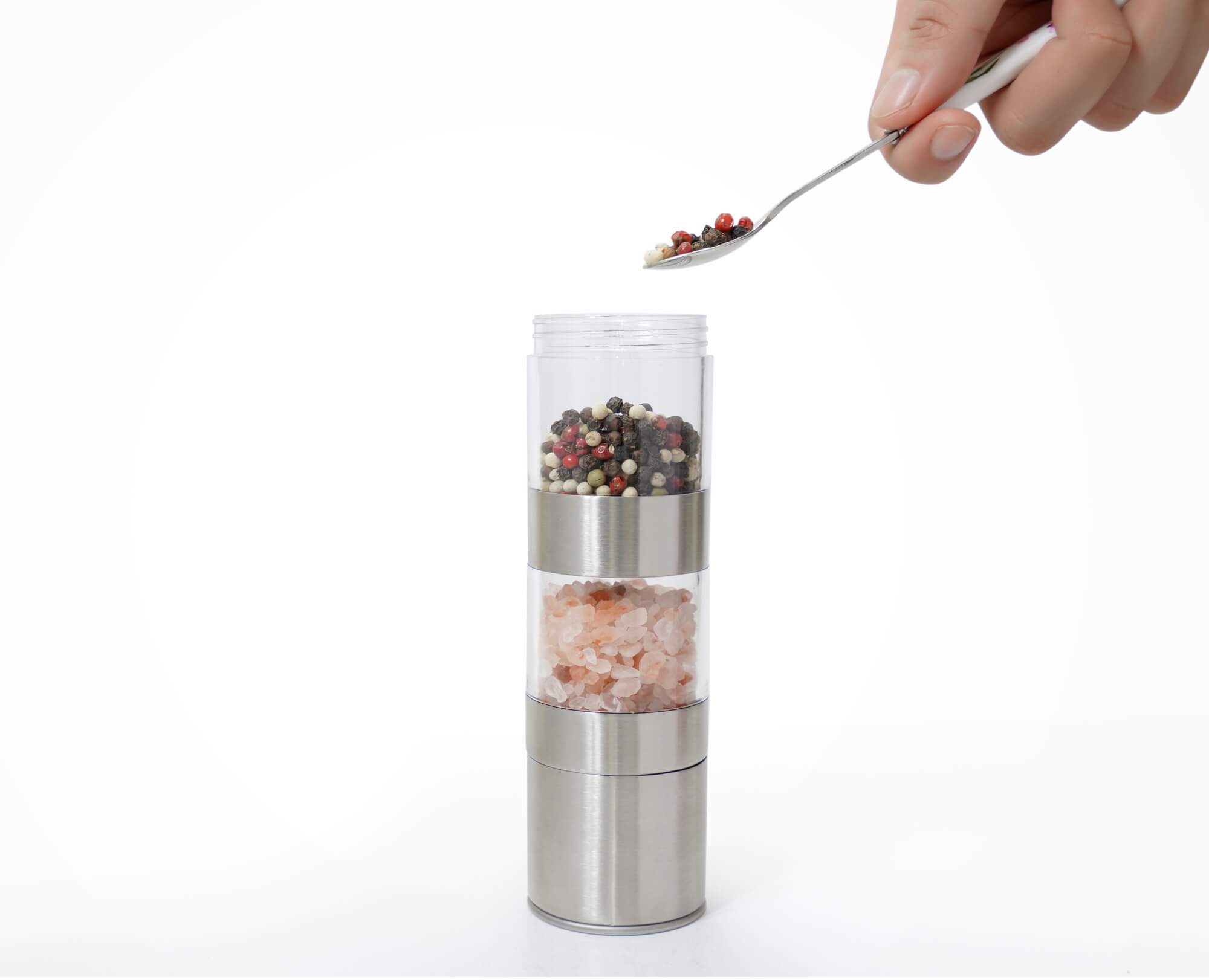Refilling pepper to the Benchusch Modern 2 in 1 Salt and Pepper Grinder