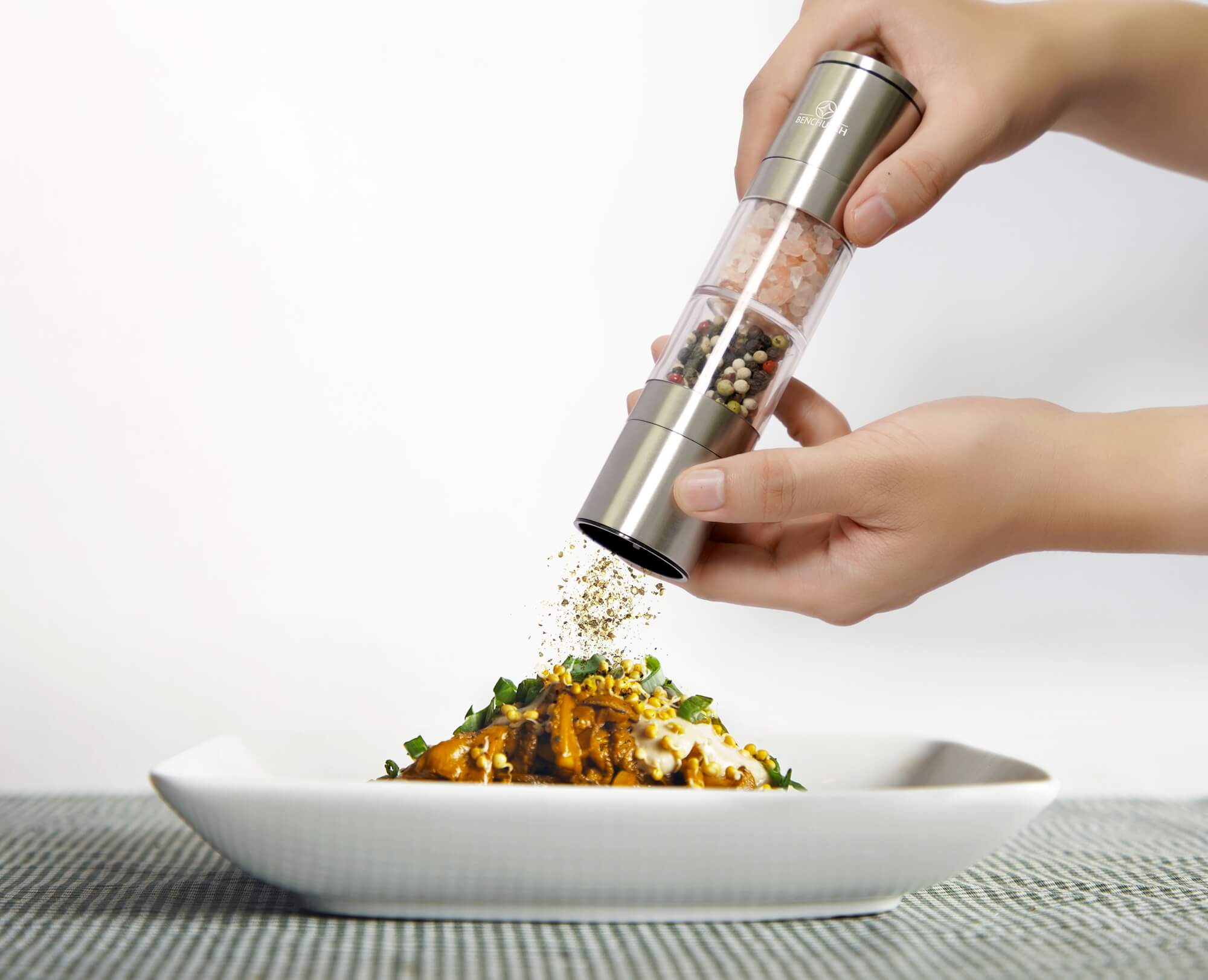 Using Benchusch Compact 2 in 1 Salt and Pepper Grinder to seasoning food