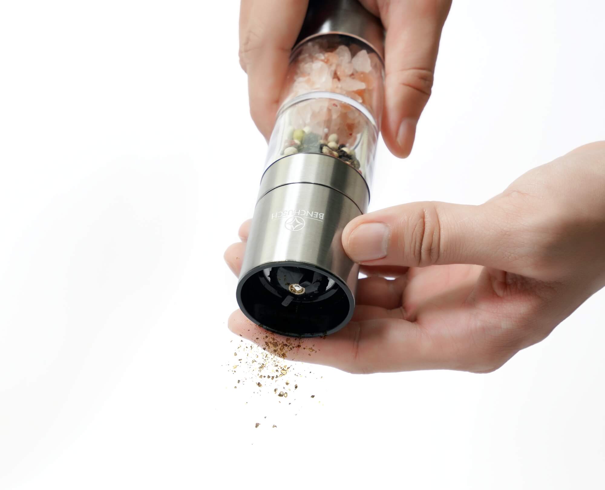 Twisting the cover to grinding pepper with Benchusch Compact 2 in 1 Salt and Pepper Grinder