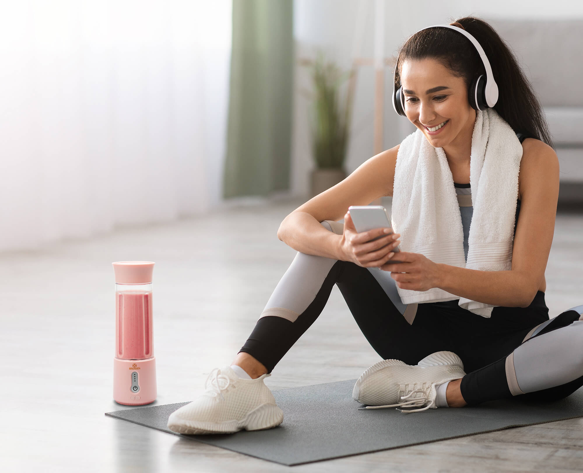 PB801-Portable-Blender-Website-Image-Black-10